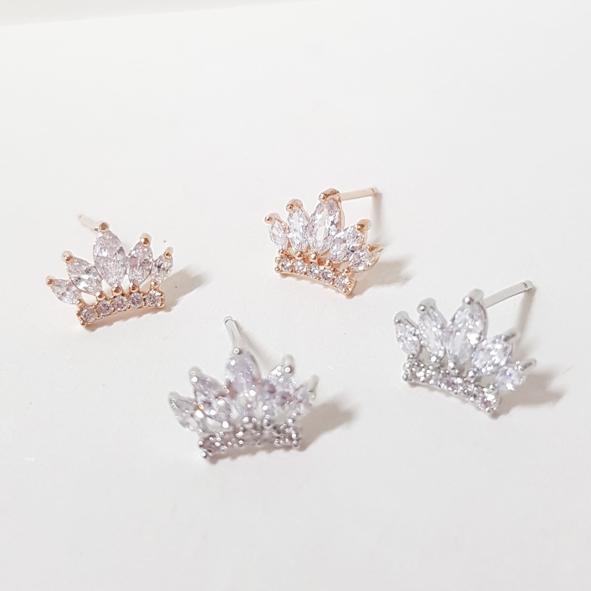 【J011】(925銀針耳環) 閃耀王冠