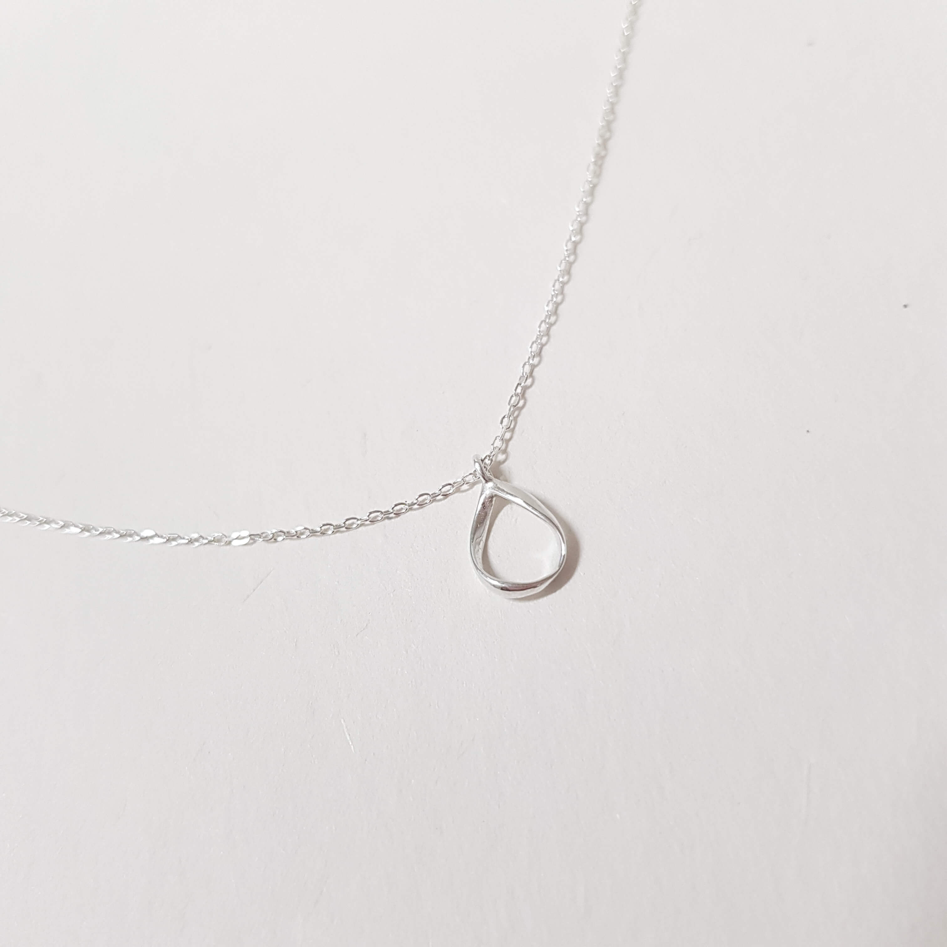 【T208】(925純銀項鍊) 眼淚線條鍊